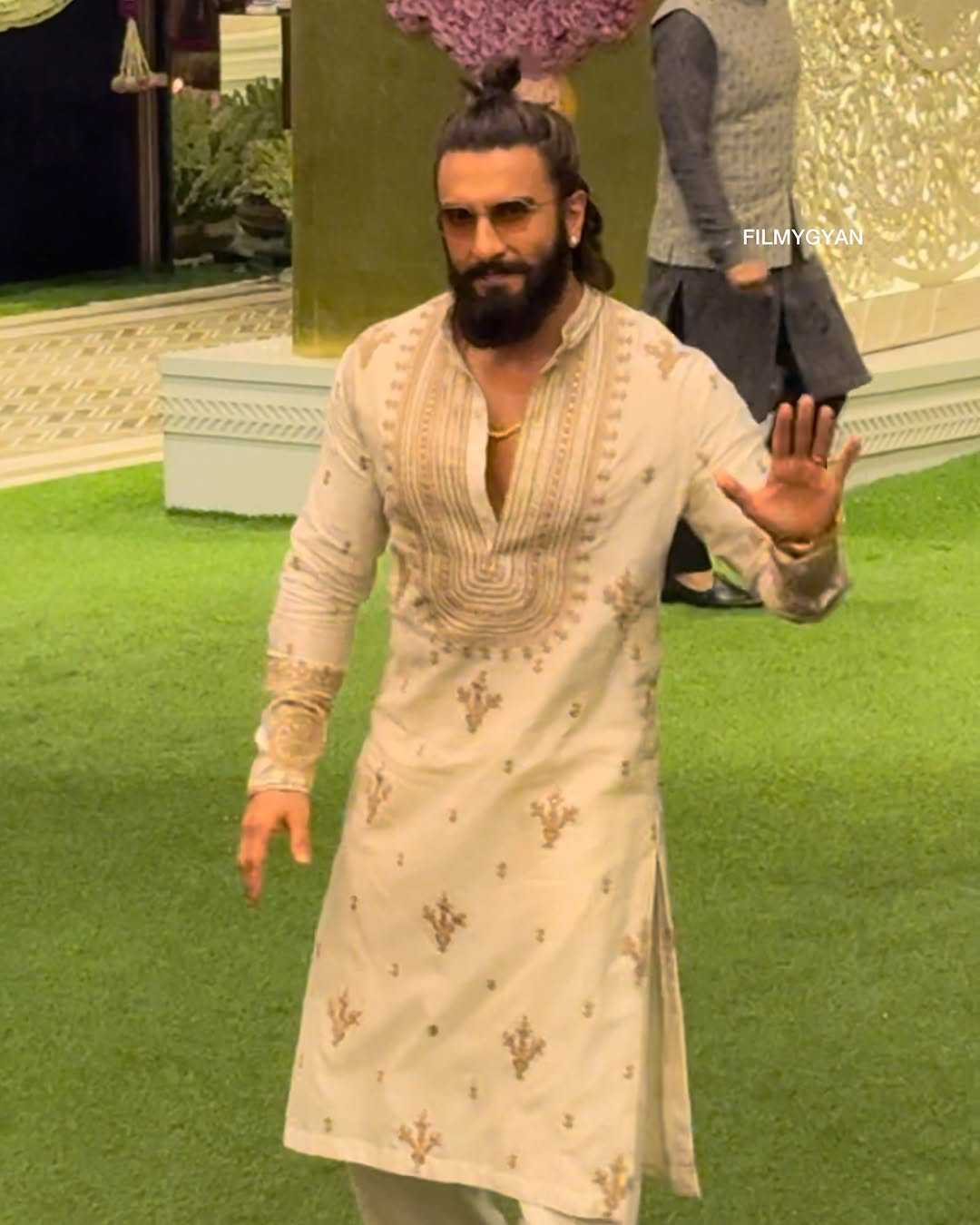 Ranveer Singh Cream Ivory Stylish Embroidery kurta Set