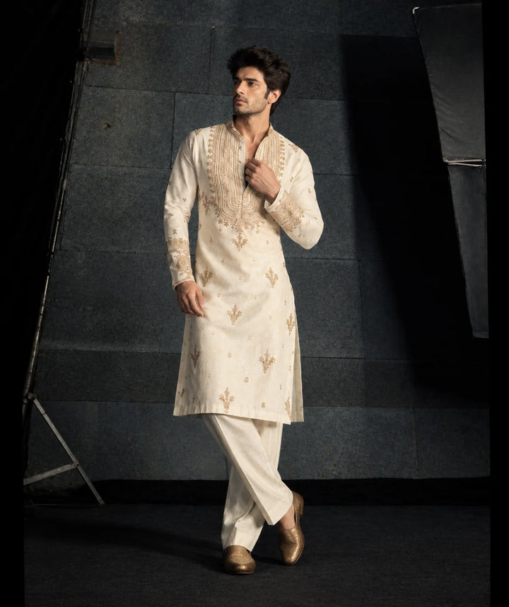 Cream Kurta Pant Set With Embroidery
