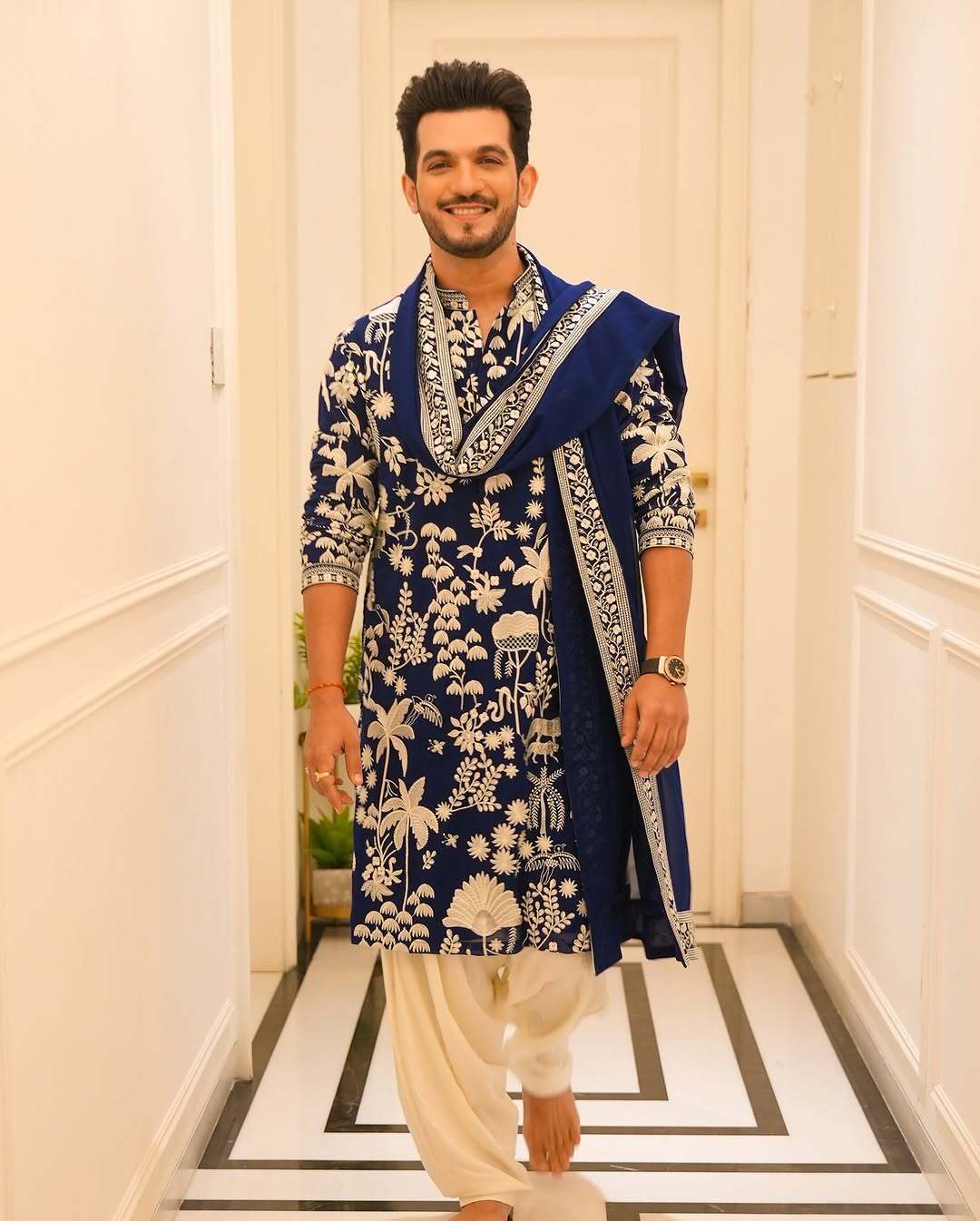 ARJUN BIJLANI NEAVY BLUE KURTA SET WITH DUPATTA HEAVY EMBROIDERY