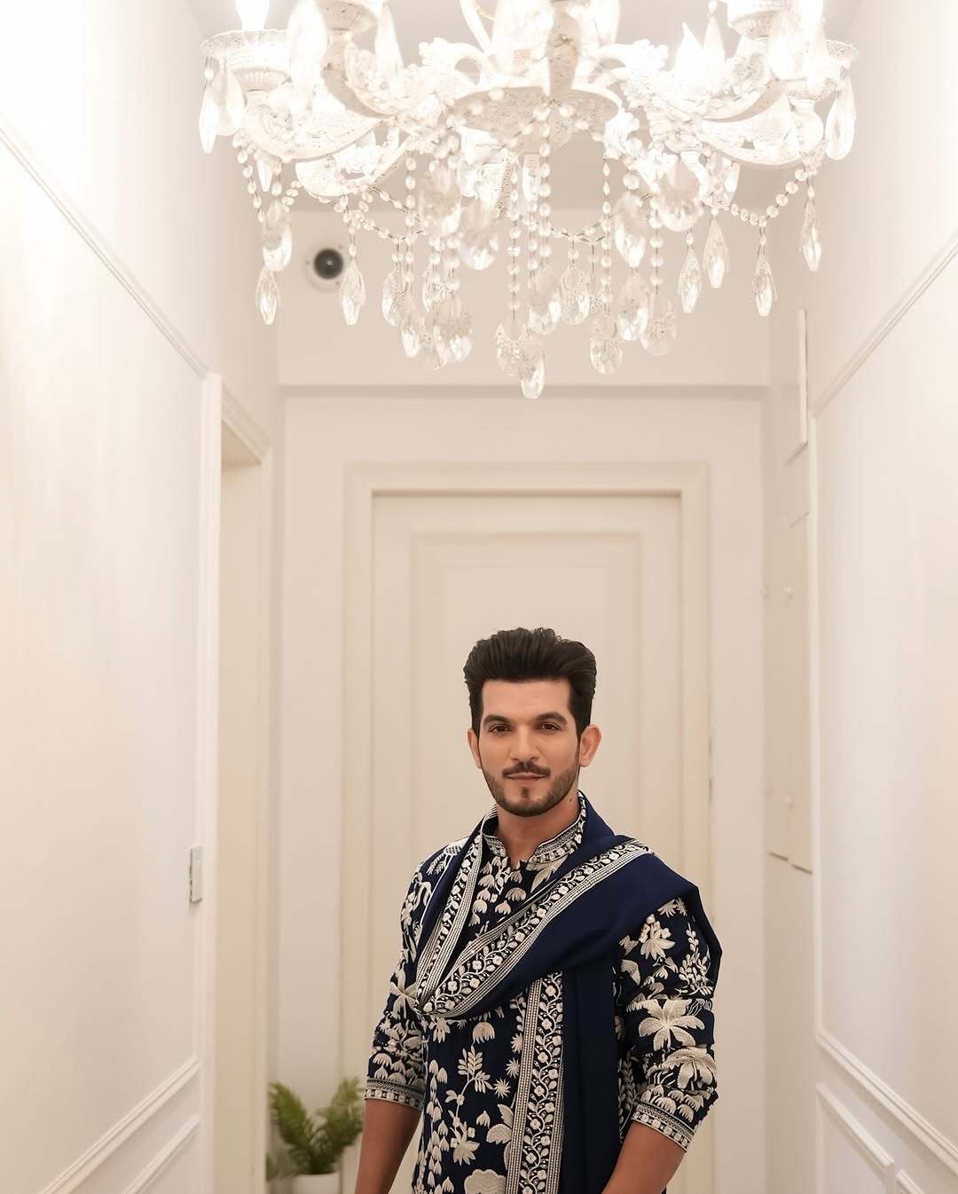 ARJUN BIJLANI NEAVY BLUE KURTA SET WITH DUPATTA HEAVY EMBROIDERY