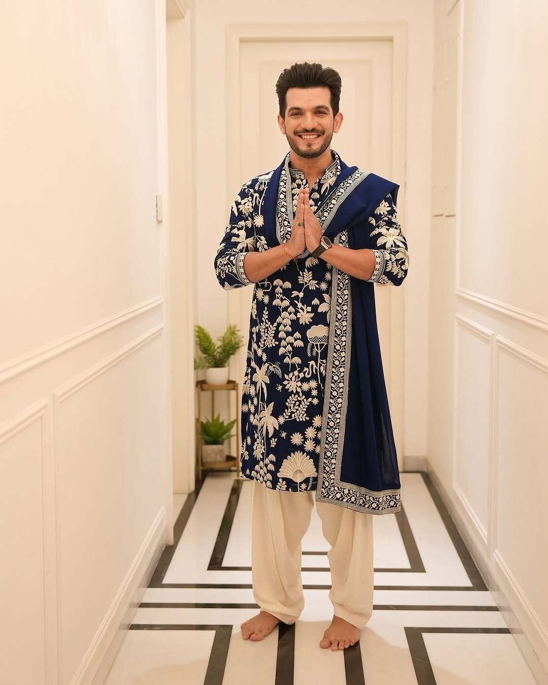 ARJUN BIJLANI NEAVY BLUE KURTA SET WITH DUPATTA HEAVY EMBROIDERY